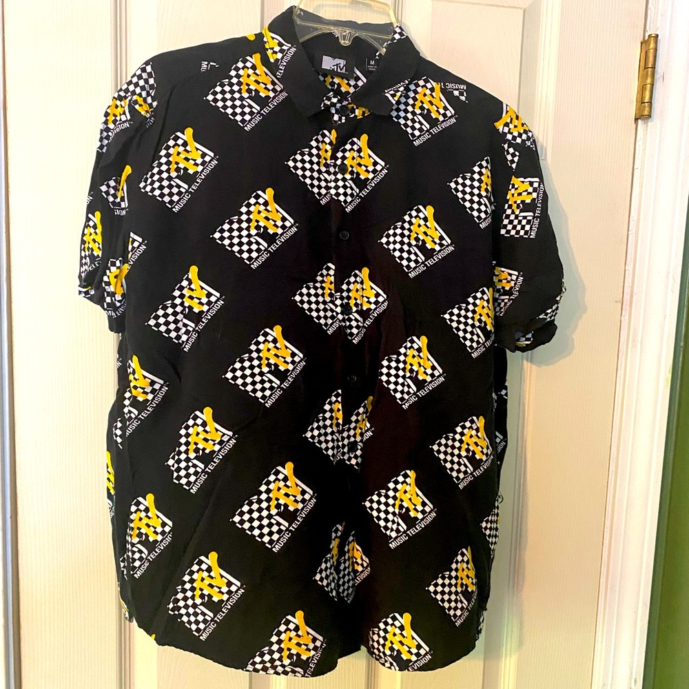 MTV Black and Yellow Casual Button Down Shirt short sleeves 100% rayon medium
